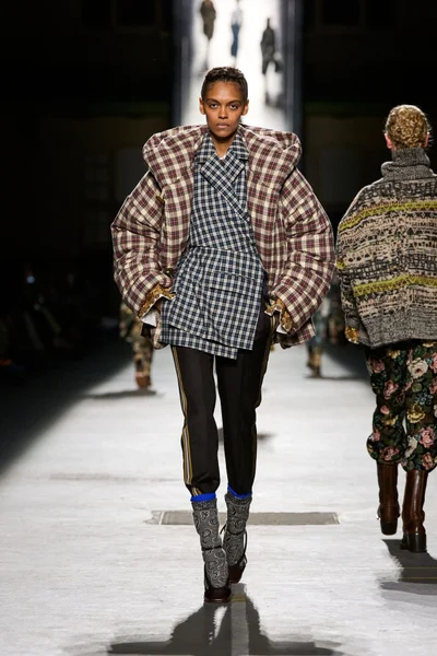 Look 29